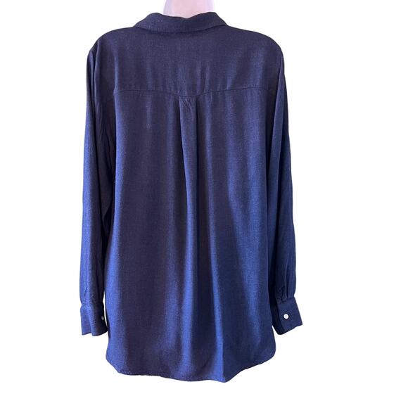 Ann Taylor LOFT Med Flannel, Long Sleeve Navy Blue V Neck Fall Top with pockets - Picture 4 of 5